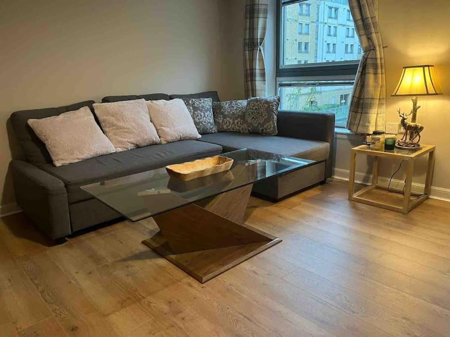 Modern 2 Bedrooms & Two Bathrooms Appartement